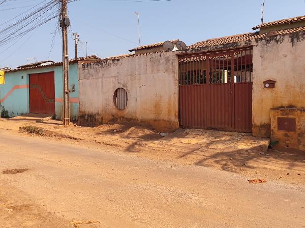 Imóvel bem posicionado — Casa no Ouro Verde, Padre Bernardo - GO, Nº 1694, 2 quartos, 250m²