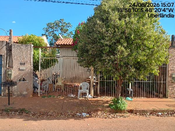 Imóvel bem localizado — Casa no Jardim Canaa, Uberlandia - MG, Nº 110, 2 quartos, 200,19m²