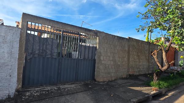 Imóvel pronto para negociar — Casa no Novo Mundo, Varzea Grande - MT, Nº 12, 2 quartos, 1 vaga, 200m²