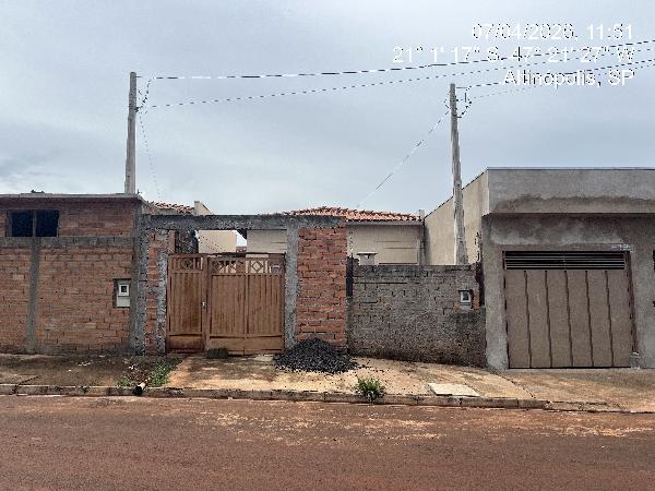 Imóvel com bom aproveitamento — Casa no Residencial e Comercial Figueiredo, Altinopolis - SP, Nº 225, 2 quartos, 140m²
